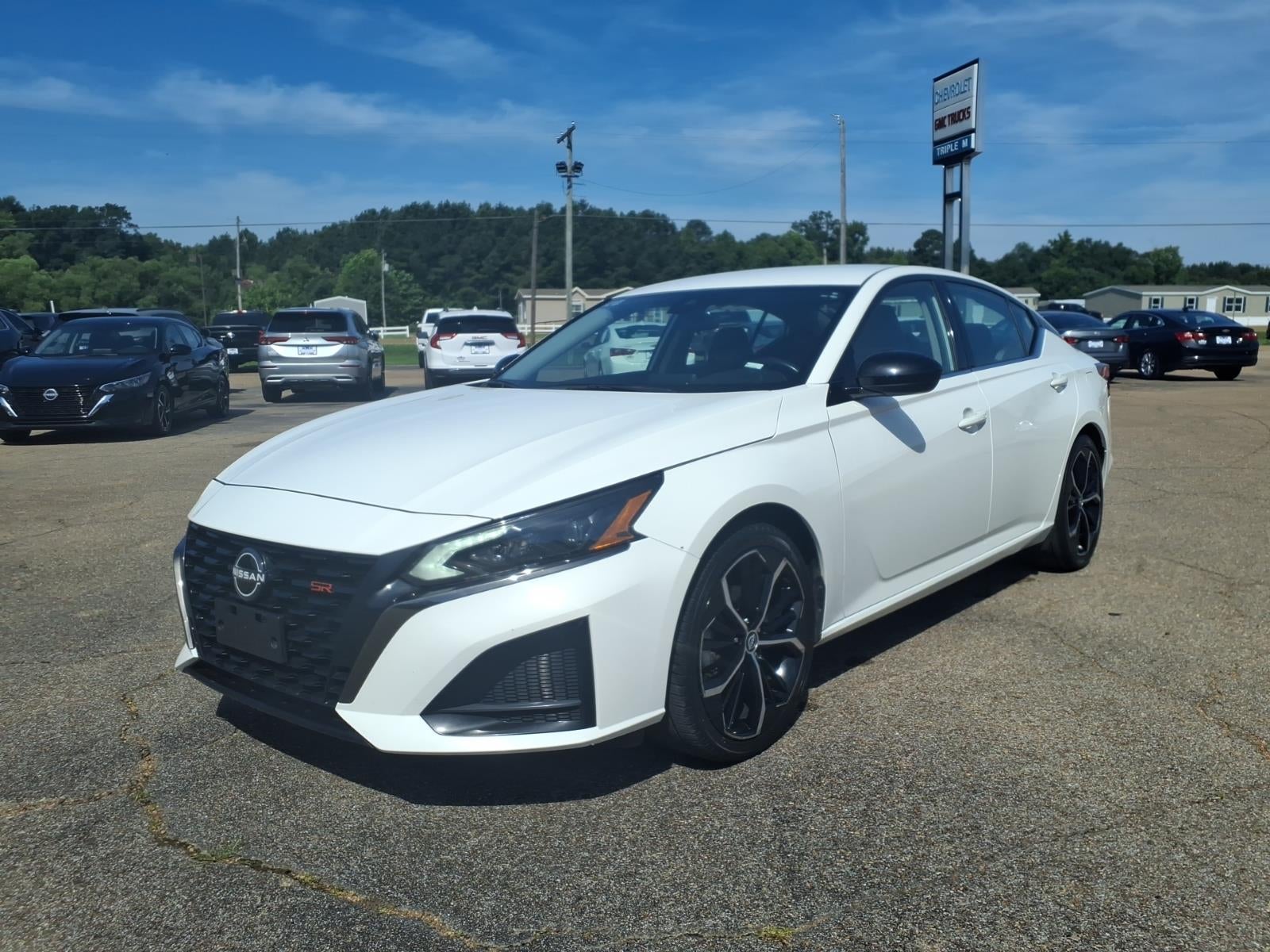 2024 Nissan Altima 2.5 SR in White — front three-quarter view